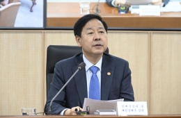 추석 연휴 고속도로 주유소 ℓ당 100원 할인…유류세 인하 11월까지 연장