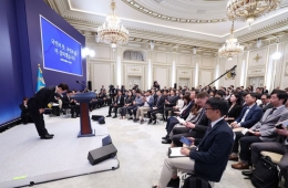 李 "연임·전쟁 파병 없다…지지율 하락 내탓"