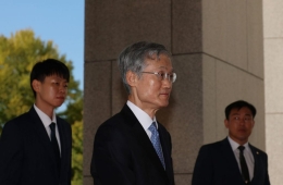 靑, 조희대에 이례적 2차 반박…"재제청 사유 본인만 모르겠다 하나"