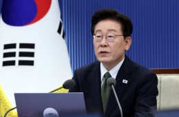 Lee Criticizes 'Irresponsible Extremists' in Hardline Faction as Netizens Offer Pointed Rebuttals