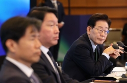 Government to Provide 1,000 Trillion Won, Private Sector to Invest 220 Trillion Won in 'Green Grand Transformation'; Lee: 'We Must Be Market Designers, Not Followers' (Comprehensive)