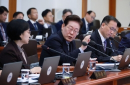 李 "외교서 굴종·사대적 태도 지양…국가 간 이견 있을 수도"