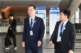 이형일 부총리 "반도체 호황, 적어도 내년까지는 간다"