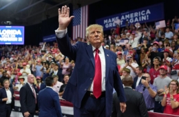 Trump撤销对部分加拿大产品征收的50%关税……是出于中期选举考量吗？