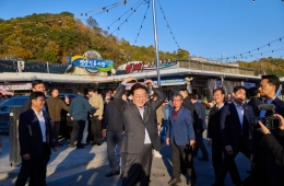 경북 찾은 李대통령..."농어촌 기본소득 더 많은 지역으로 확대" (종합)