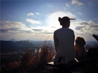 "이발소 집 막내딸" 가수 이효리, 부친상…남편 이상순과 빈소 지켜