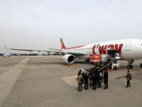 청주행 티웨이항공 기내서 보조배터리 연기…승무원 3명 이송