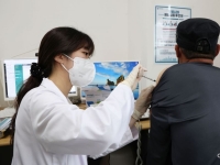 성인 3명 중 1명 "백신 망설여"…틱톡·유튜브 알고리즘이 키운 '백신 불신'