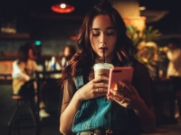 "휴대전화·인스타 금지" 통제에 분노한 13세 딸, 어머니 살해