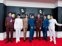 'BTS 완전체' 컴백 앞둔 하이브, 임직원에 주식 30억원 어치 쐈다 