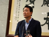 성일종, 김기현 '로저 비비에' 선물에 