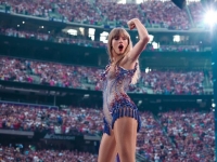 스위프트 공연장서 양수 터진 여성…"임신한 줄 몰랐다"