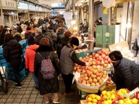 '뛰는 코스피' 함께 누리고 싶어도…투자할 돈 없는 '적자 살림' 가구
