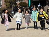 "추가 육아휴직 기간도 출근 인정…연차 불이익 안돼"