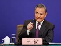 中 왕이 "日, 건들면 안 되는 레드라인 넘어…군국주의 재기 막겠다"