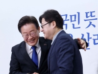 떠나는 우상호 정무수석…李대통령, 후임자로 여당 중진 홍익표 전 의원