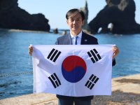 일본 기자 "다케시마 왜 가냐" 묻자…조국 "누구신지" 응수