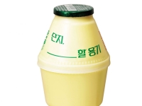 "SNS에서 본 바로 그 우유" 명동 의류매장까지 점령한 'K-바나나우유'