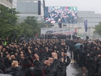 임금협상 이면 합의 논란에 '삐그덕'…삼성전자 직원 수천명 '노조 탈퇴 러시'