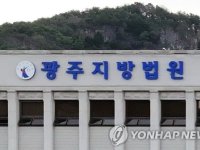 '아빠 특정할 수 없어서' 변기에 신생아 버린 친모 징역 10년 