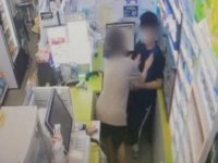 男알바생 껴안은 편의점 고객…CCTV 본 경찰 