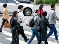 비정규직 임금 200만원 돌파…정규직과의 격차는 '역대 최대'