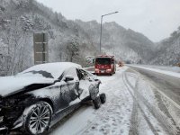 눈길에 차 미끄러져…양양고속도로 4중 추돌, 1명 사망·6명 부상