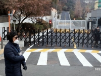 尹 소환 앞두고 포위망 좁히는 공수처·검·경…중복수사 등 우려 여전