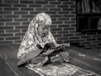 위반 시 벌금 140만원…여학생들 교실에서 스카프 착용 금지시킨 '이 나라'