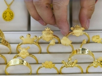 안전자산이라면서요? 금·은값 왜 떨어지나요