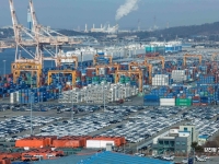 반도체 호황에 2월 산업생산 2.5%↑…5년8개월만에 최대폭