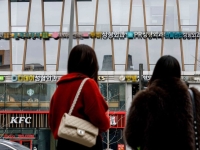 "젊은 여성들, 절대 따라가면 안돼" 강남역서 반복되는 강매 수법