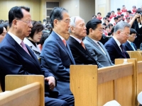 부활절에 참모진 없이 명성교회 간 韓대행…