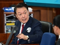 尹 '직권남용 사건'도 지귀연 판사 앞으로…'내란 사건'과 병합(종합)