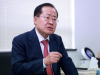 보수 갈아엎자는 홍준표 