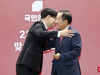'당원게시판'·'명태균' 난타전…洪 "가족이 범인?" vs 韓 "여론조사 봤나?"