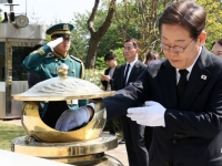 이재명 '대선후보' 첫 행보, 반도체부터 챙겼다