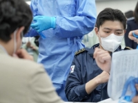 "QR코드 찍고 10초만에 통과"…더 편리해진 '스마트 검역'