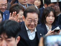 李 