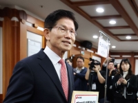 김문수, 우여곡절 끝에 대선 후보 등록…