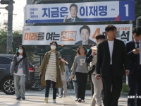 현수막 찢고 유세차량 테러까지…'선거 방해' 속출