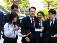 지하 아닌 지상…윤석열, 법원 출석 첫 공개