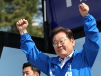 李 