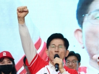 '보수성지' 대구 서문시장 찾은 김문수 