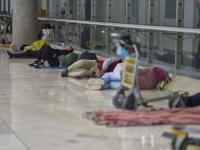 빈대에 오줌 웅덩이 '끔찍'…높은 임대료 탓 노숙자 들끓는 스페인 공항