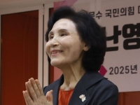 '광폭 행보' 설난영 여사 