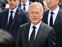 文 재판, 중앙지법서 계속… 문재인 측 