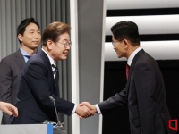 '군가산점제' 도입 공약 격돌…이재명 