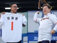 한화 '21번' 유니폼 입고 대전 유세 나선 이재명 