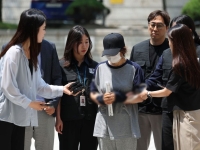 '남편명의 대리투표' 선거사무원 구속…